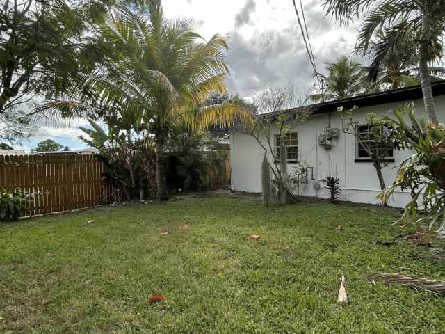 Дом в аренду по адресу 5839 Daphne Drive - - фото 6846508