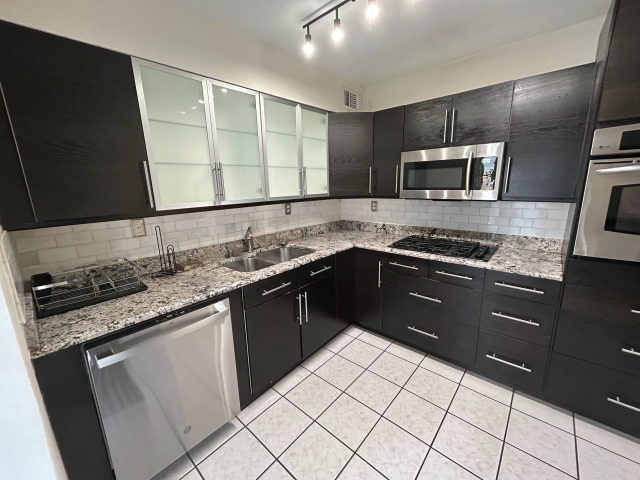 Дом в аренду по адресу 5839 Daphne Drive - - фото 6846513