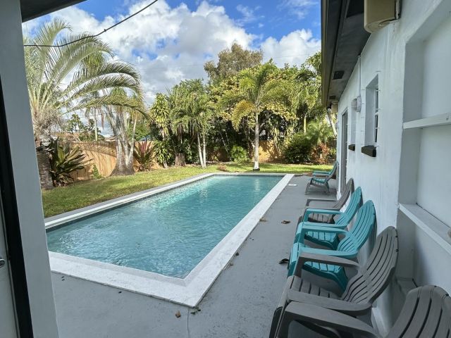 Дом в аренду по адресу 5839 Daphne Drive - - фото 6846515