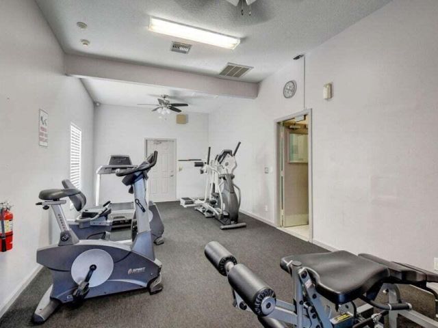 Дом в аренду по адресу 9147 Vineland Court C - фото 6814513