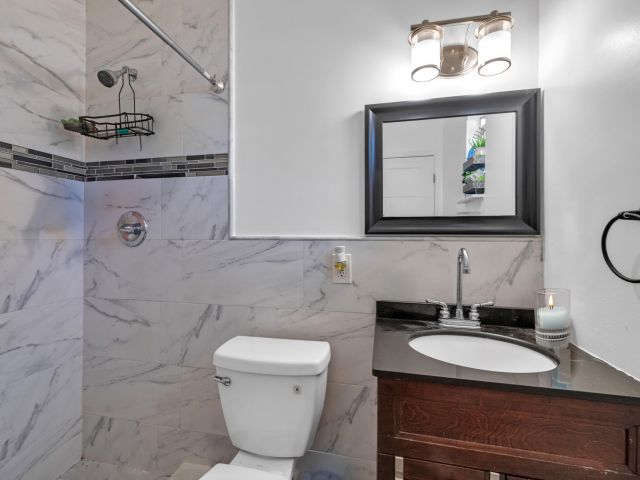 Продажа дома по адресу 7050 Raleigh Street - фото 6809640