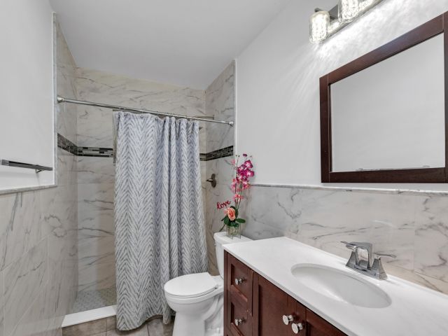 Продажа дома по адресу 7050 Raleigh Street - фото 6809644