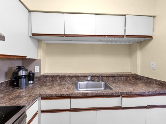 Продажа дома по адресу 7050 Raleigh Street - фото 6809645