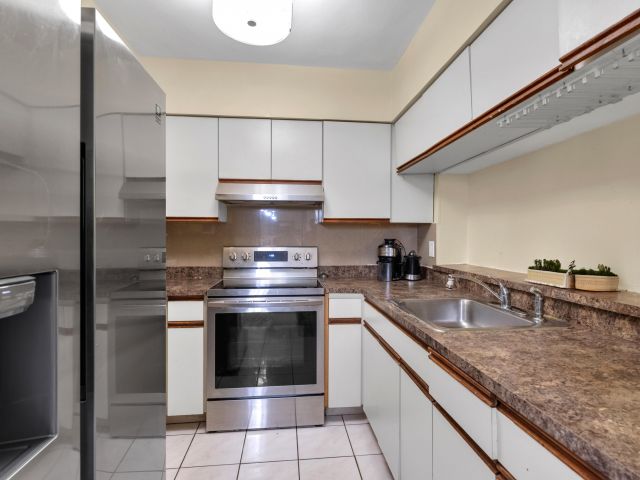 Продажа дома по адресу 7050 Raleigh Street - фото 6809646