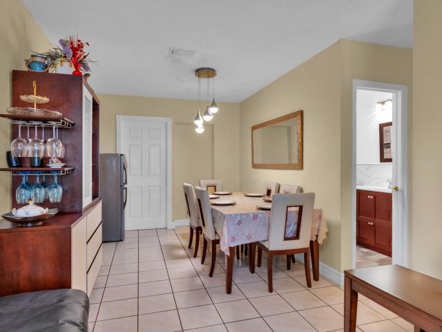 Продажа дома по адресу 7050 Raleigh Street - фото 6809647