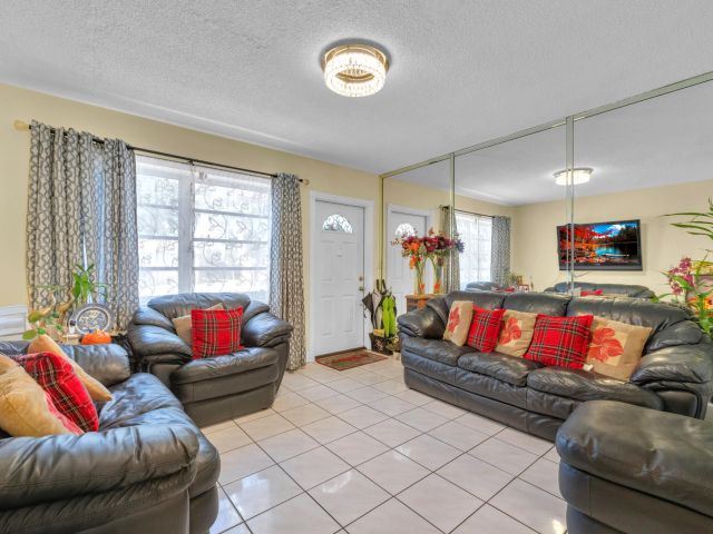 Продажа дома по адресу 7050 Raleigh Street - фото 6809650