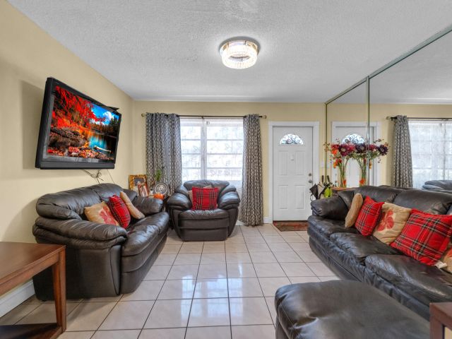 Продажа дома по адресу 7050 Raleigh Street - фото 6809651