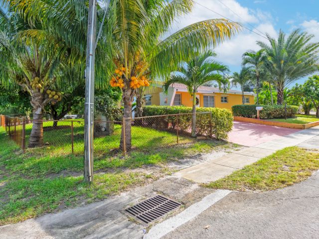 Продажа дома по адресу 7050 Raleigh Street - фото 6809656