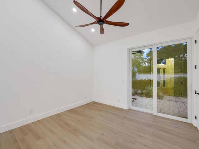 Дом в аренду по адресу 5537 NW 21 Way - фото 6797107