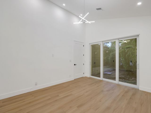 Дом в аренду по адресу 5537 NW 21 Way - фото 6797113