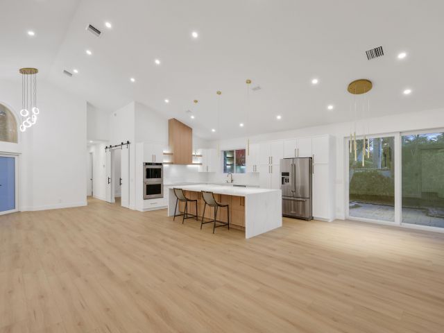 Дом в аренду по адресу 5537 NW 21 Way - фото 6797116