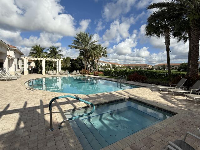 Дом в аренду по адресу 9932 Brickhill Drive - фото 6797086