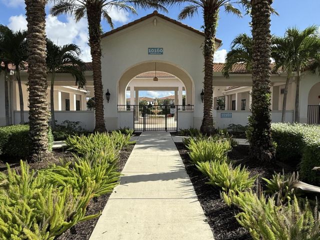 Дом в аренду по адресу 9932 Brickhill Drive - фото 6797091