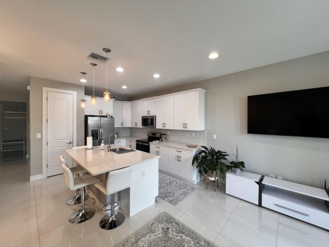 Дом в аренду по адресу 9932 Brickhill Drive - фото 6797100