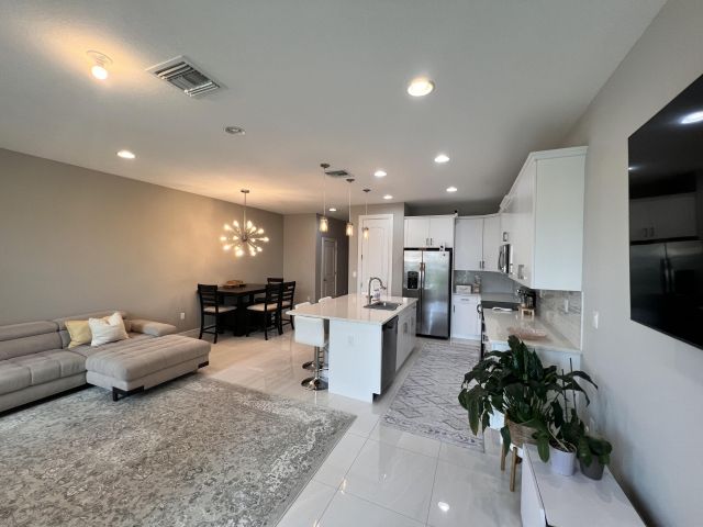 Дом в аренду по адресу 9932 Brickhill Drive - фото 6797101