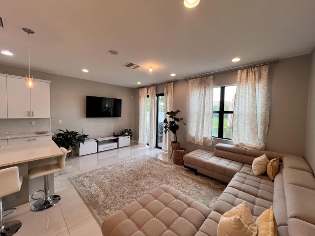 Дом в аренду по адресу 9932 Brickhill Drive - фото 6797102