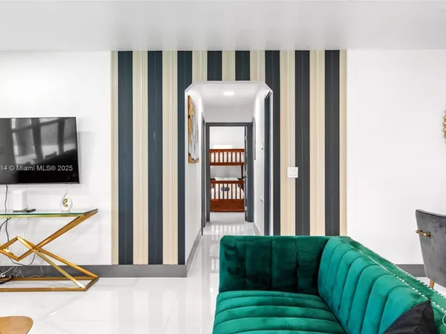 Дом в аренду по адресу 390 NW 40th St - фото 6794774