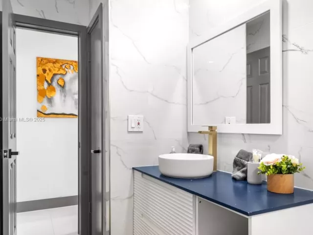 Дом в аренду по адресу 390 NW 40th St - фото 6794767