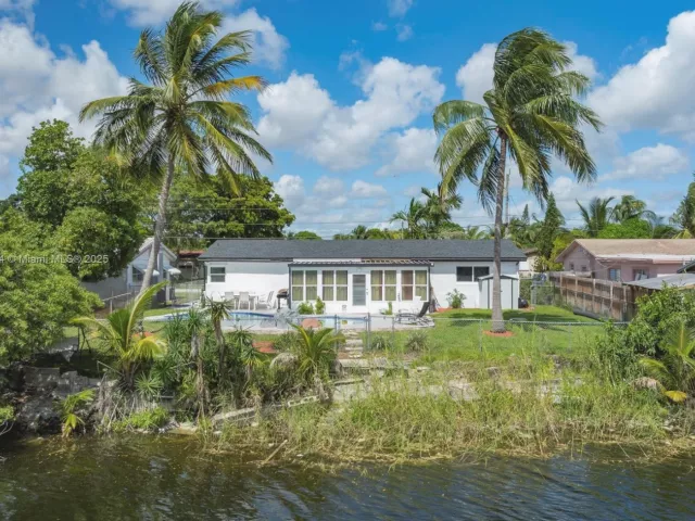 Дом в аренду по адресу 390 NW 40th St - фото 6794762