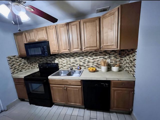 Дом в аренду по адресу 1121 NW 140 Terrace - фото 6799462