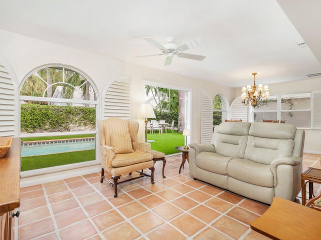 Дом в аренду по адресу 2725 Meadowlark Lane - фото 6797035