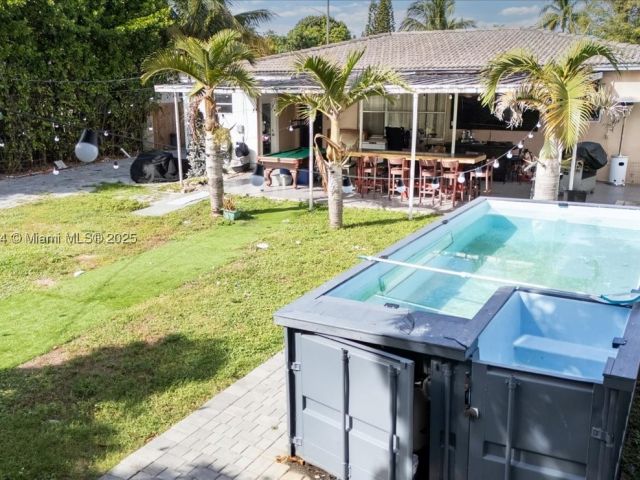 Продажа дома по адресу 640 NE 168th St - фото 8998123