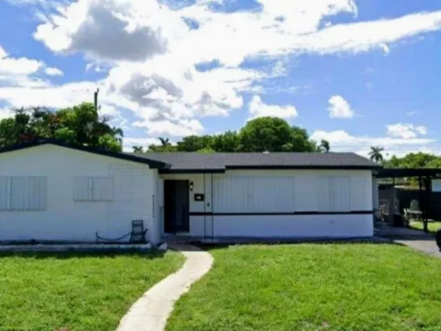 Дом в аренду по адресу 1430 NW 176th Ter - фото 6794609