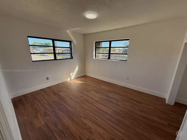 Дом в аренду по адресу 1430 NW 176th Ter - фото 6794596