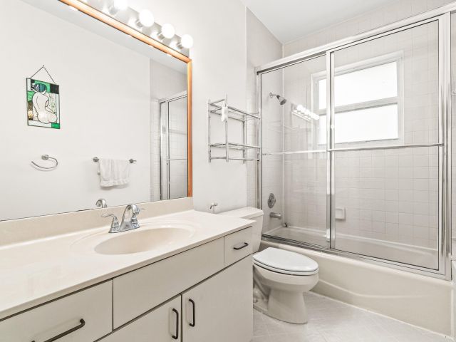 Продажа дома по адресу 2652 NW 49th Street - фото 6830483