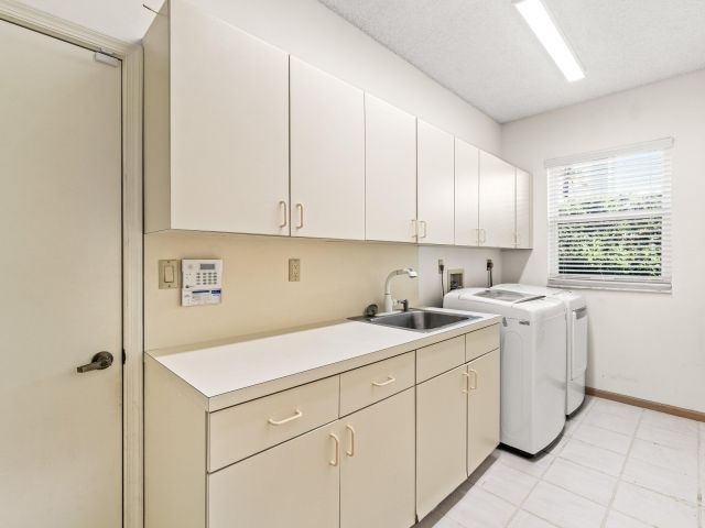 Продажа дома по адресу 2652 NW 49th Street - фото 6830484