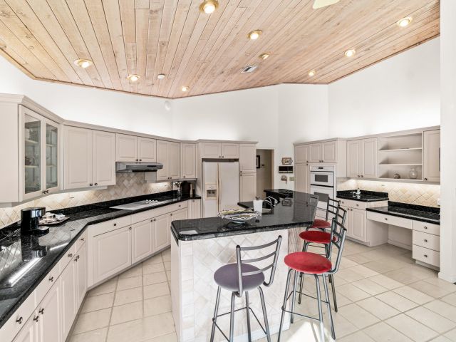 Продажа дома по адресу 2652 NW 49th Street - фото 6830489