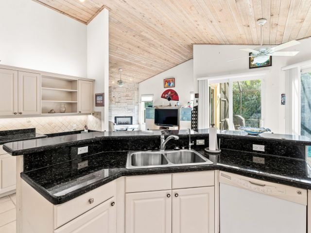 Продажа дома по адресу 2652 NW 49th Street - фото 6830491