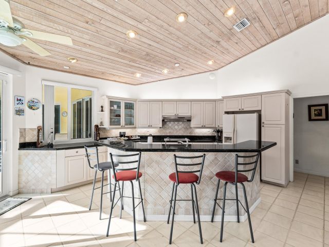 Продажа дома по адресу 2652 NW 49th Street - фото 6830494