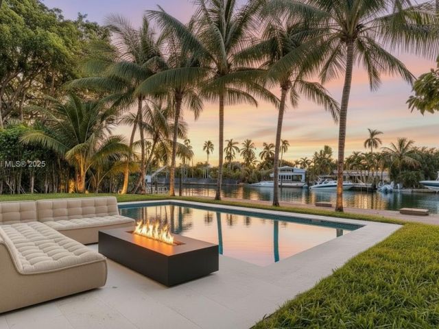 Продажа дома по адресу 550 S Shore Dr - фото 7433919