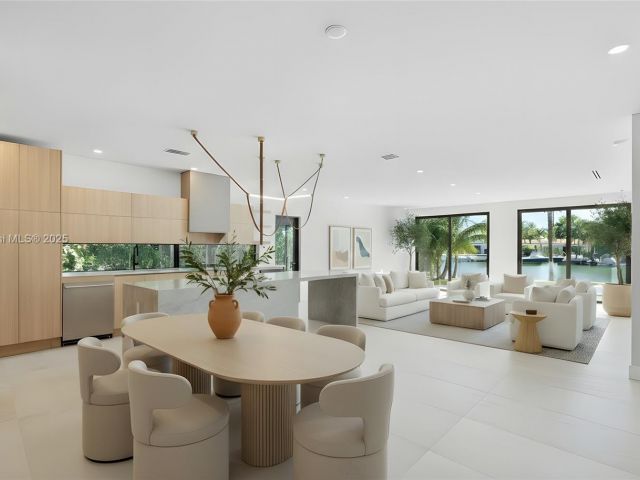 Продажа дома по адресу 550 S Shore Dr - фото 7433922