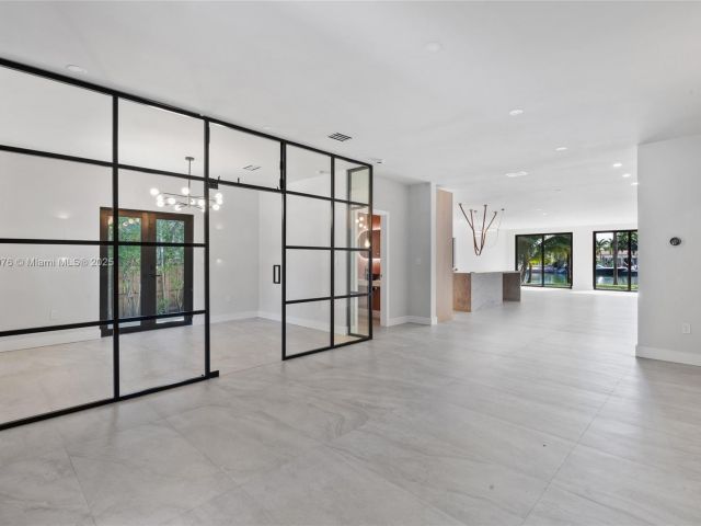 Продажа дома по адресу 550 S Shore Dr - фото 7433926