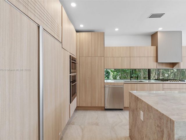 Продажа дома по адресу 550 S Shore Dr - фото 7433934