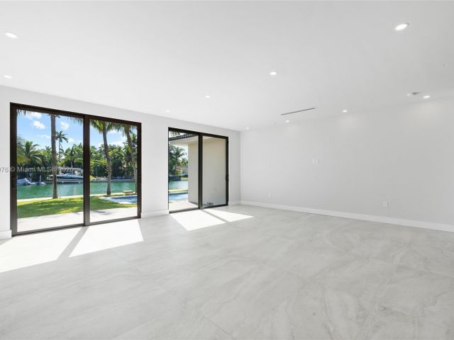 Продажа дома по адресу 550 S Shore Dr - фото 7433936