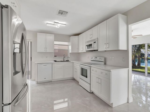 Дом в аренду по адресу 11420 Coral Bay Drive - фото 6797527