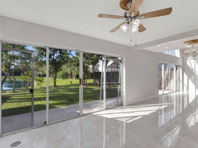 Дом в аренду по адресу 11420 Coral Bay Drive - фото 6797528