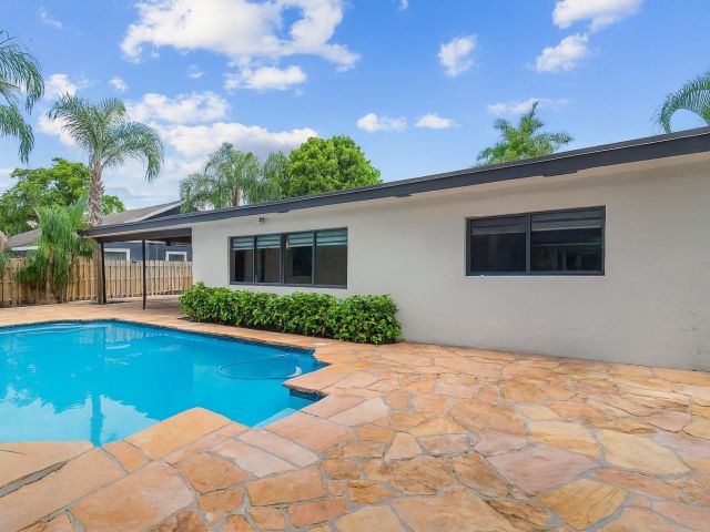 Продажа дома по адресу 1620 NW 118th Avenue - фото 6809513