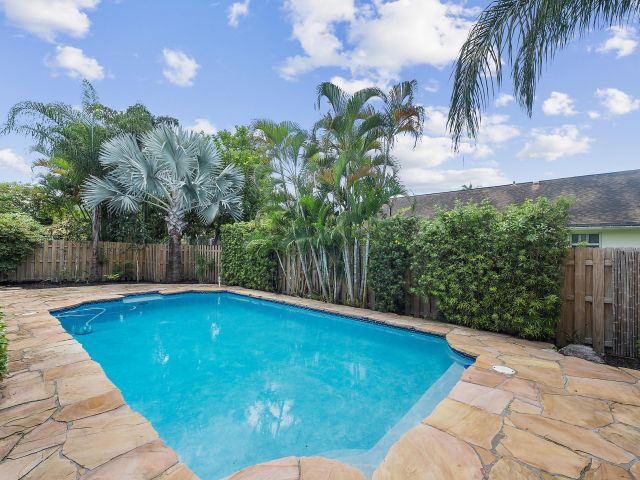 Продажа дома по адресу 1620 NW 118th Avenue - фото 6809515