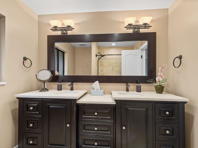 Продажа дома по адресу 1620 NW 118th Avenue - фото 6809522