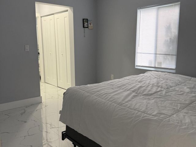 Продажа дома по адресу 12475 NW 10th Avenue - фото 6803421