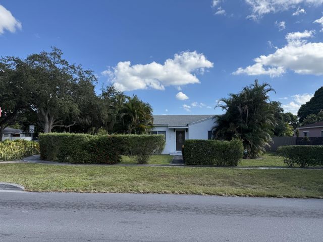 Продажа дома по адресу 12475 NW 10th Avenue - фото 6803424