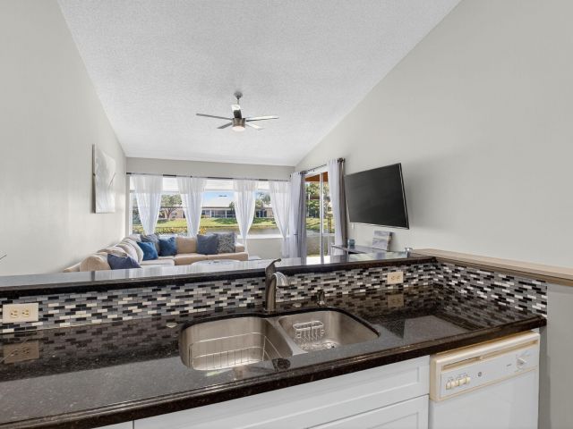 Дом в аренду по адресу 235 Coral Trace Lane - фото 6798473