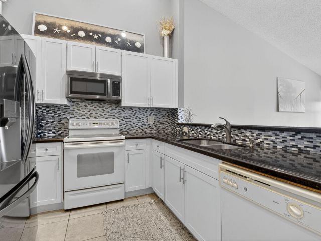 Дом в аренду по адресу 235 Coral Trace Lane - фото 6798475