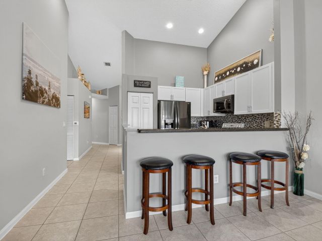 Дом в аренду по адресу 235 Coral Trace Lane - фото 6798476