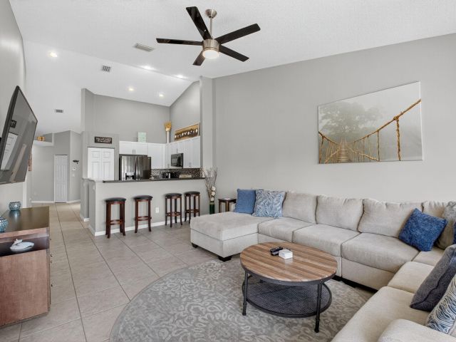 Дом в аренду по адресу 235 Coral Trace Lane - фото 6798477