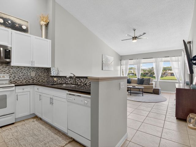 Дом в аренду по адресу 235 Coral Trace Lane - фото 6798480